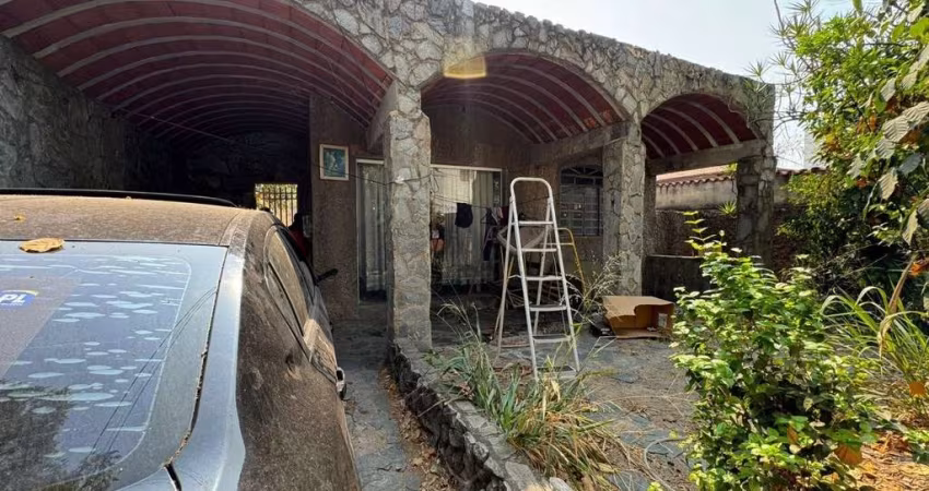 Terreno à venda na Rua Apucarana, --, Ouro Preto, Belo Horizonte