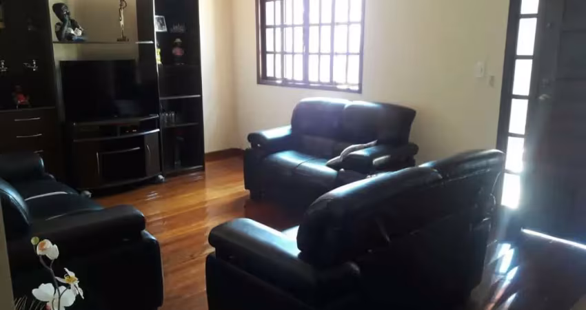 Casa com 5 quartos à venda na Rua Castelo de Windsor, --, Castelo, Belo Horizonte