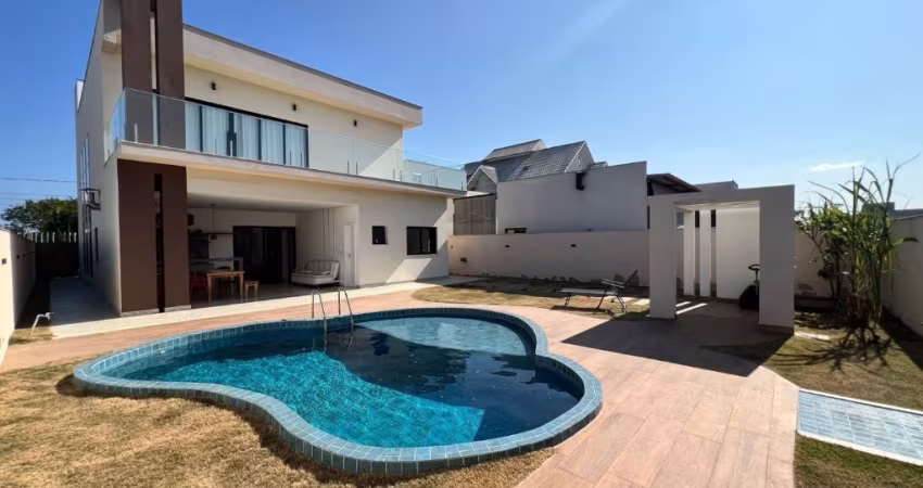 Casa duplex luxuosa em condominio fechado