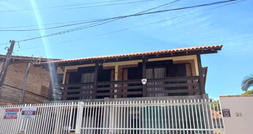 Casa para Venda em Balneário Piçarras, Centro, 3 dormitórios, 1 suíte, 3 banheiros, 2 vagas