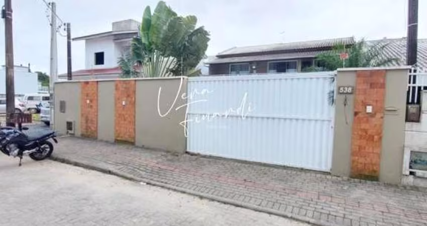 Casa para Venda em Balneário Piçarras, Itacolomi, 3 dormitórios, 1 suíte, 3 banheiros, 2 vagas