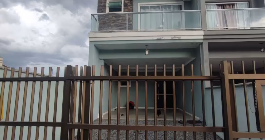 Casa à venda na Rua Alfredo Retlaff, Vila Nova, Joinville