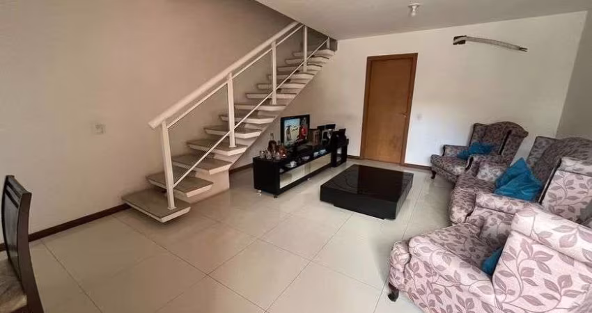 Casa para venda possui 216 metros quadrados com 5 quartos em São Francisco - Niterói - RJ