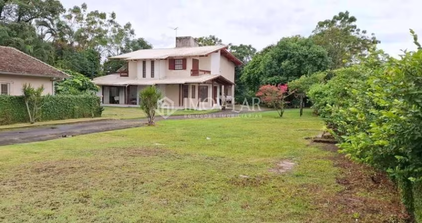 Casa para Venda em Palhoça, Centro, 3 dormitórios, 1 suíte, 2 banheiros, 2 vagas