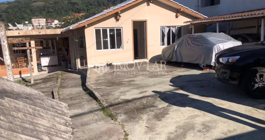 Casa para Venda em São José, Centro Histórico, 3 dormitórios, 2 banheiros, 2 vagas