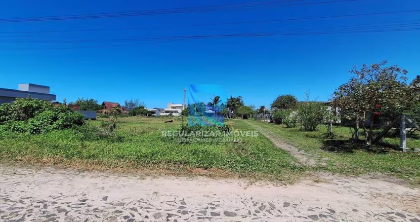 Terreno de esquina com rua de passeio, 350metros da beira mar.
