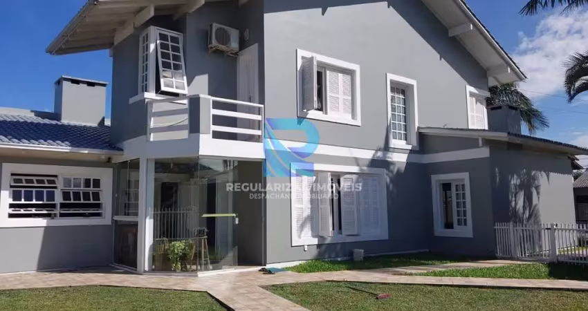 Magnífica Casa de Alto Padrão no centro de Torres-RS