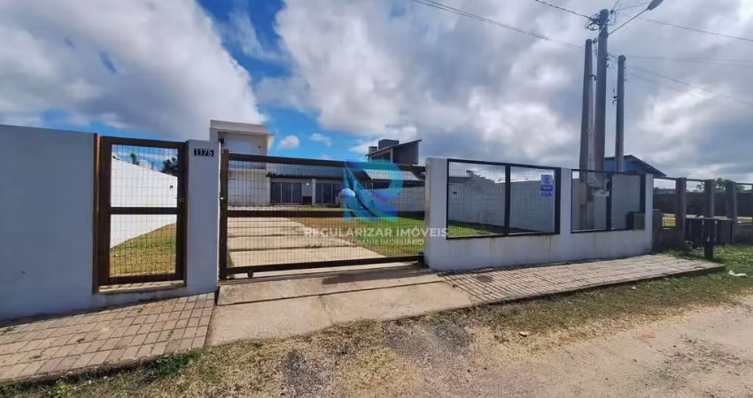 Casa com 3 dormitórios a 150metros do mar no bairro miratorres