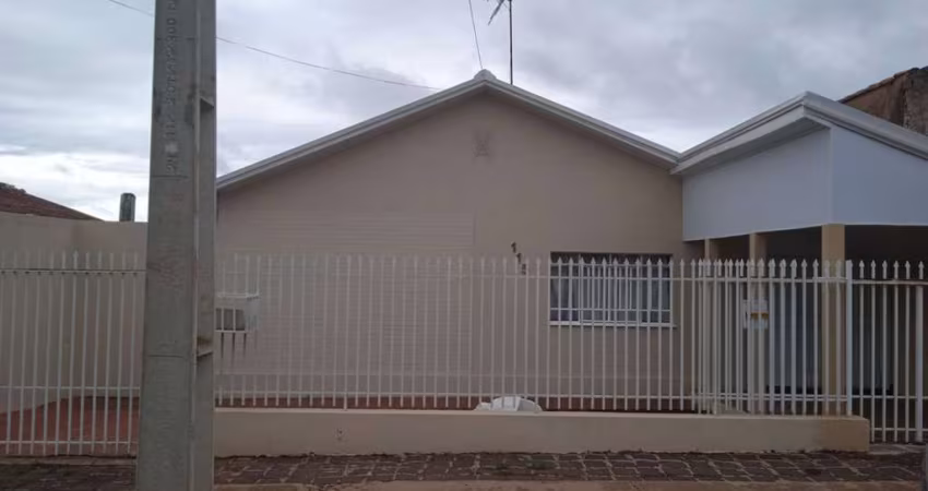 Casa com 03 dormitórios em Oficinas