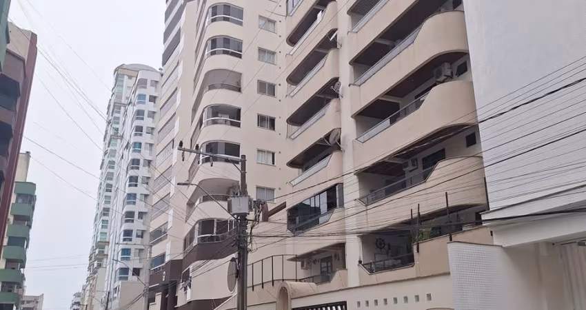 Apartamento à 300 metros do mar em Itapema!