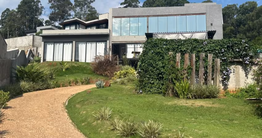 Casa em Condomínio com 3 suítes em Condomínio Quintas da Boa Vista por R$1.850.000,00 na cidade de Atibaia/SP.
