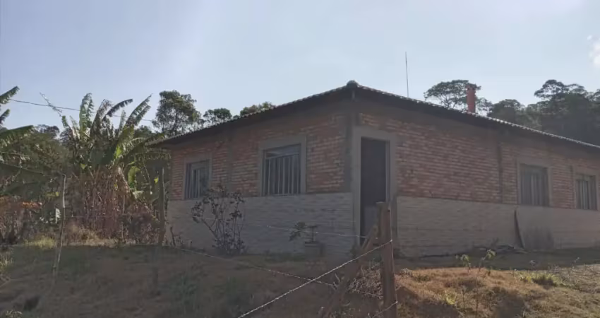 Vende-se linda chácara em sobrado, monsenhor izidro.