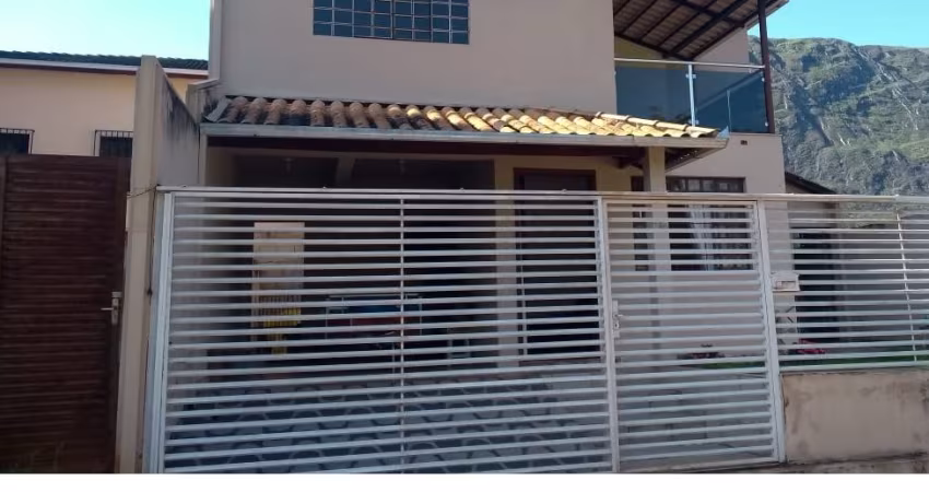 Vende-se linda casa no bairro Inconfidentes