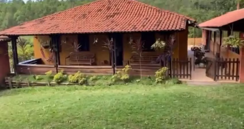 Vende-se linda fazendinha  em são  brás do suaçuí/mg