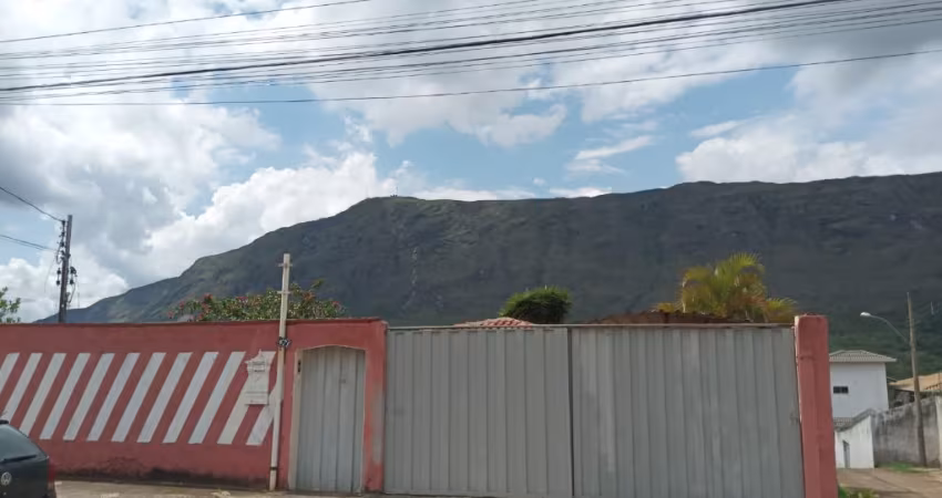 Vende-se bela casa no bairro Siderurgia