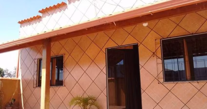 Vendem-se 2 casas no centro de Ouro Branco