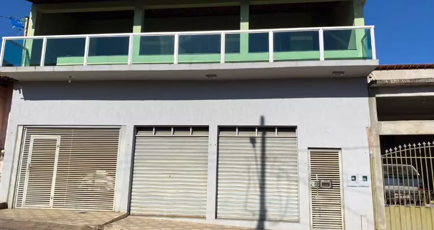 Vende-se casa de 3 pavimentos, no bairro belvedere,  em ouro branco.
