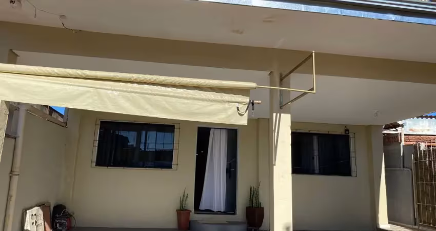 Vende-se  casa no centro de ouro branco, bem localizada