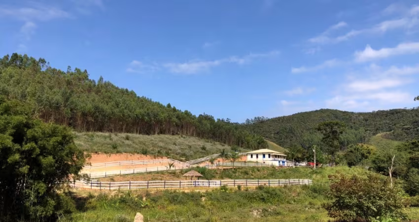 Vende-se bela Fazenda  em Senhora de Oliveira