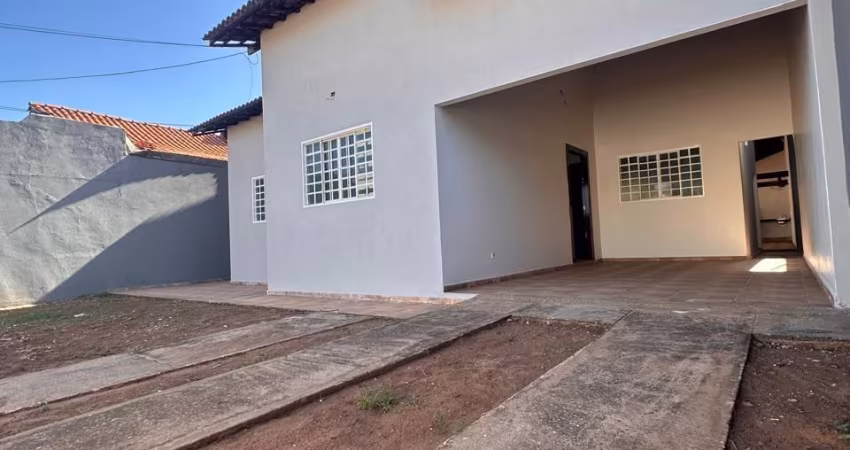 ALUGO CASA EM VIA PÚBLICA - VÁRZEA GRANDE