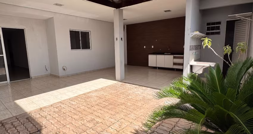 CASA PARA VENDA COND. RIO COXIPÓ - IMPERIAL