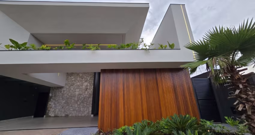 Casa de Condomínio com 3 Quartos à Venda por R$2.600.000,00 no Residencial Alphaville IV