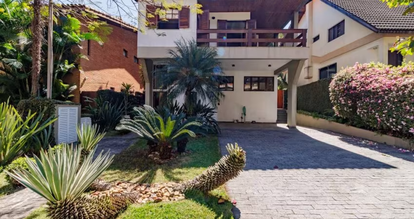 Casa em condomínio para venda com 4 quartos, sendo 2 suítes, 285m²