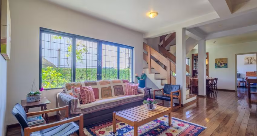 Casa tipo para venda com 4 quartos, sendo 1 suíte, 225m²