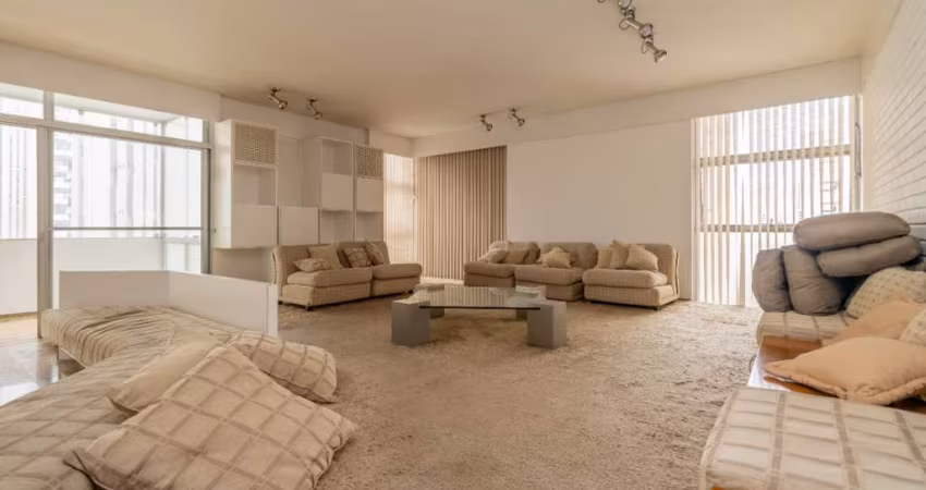 Apartamento tipo para venda com 3 quartos, sendo 1 suíte, 228m²