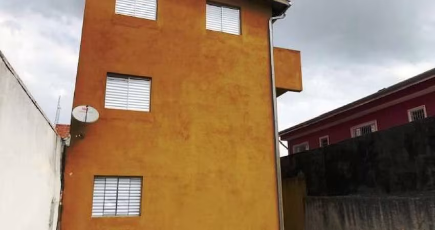 Casa tipo para locação com 2 quartos, sendo 1 suíte, 70m²