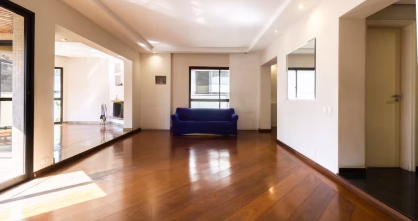 Apartamento tipo para venda com 5 quartos, sendo 4 suítes, 215m²