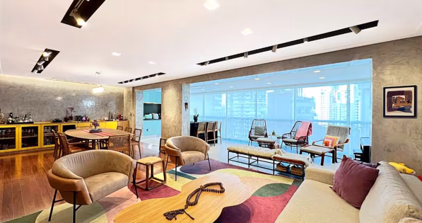 Apartamento tipo para venda com 3 quartos, sendo 3 suítes, 226m²