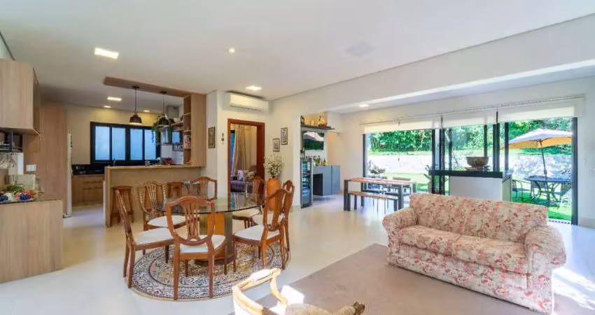 Casa no condomínio reserva da serra para venda com 3 quartos, sendo 3 suítes, 228m²