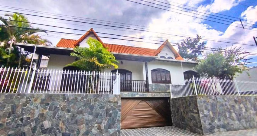 Casa com 5 quartos, sendo 2 suítes para alugar por R$ 5.850/mês - Bom Clima - Juiz de Fora/MG