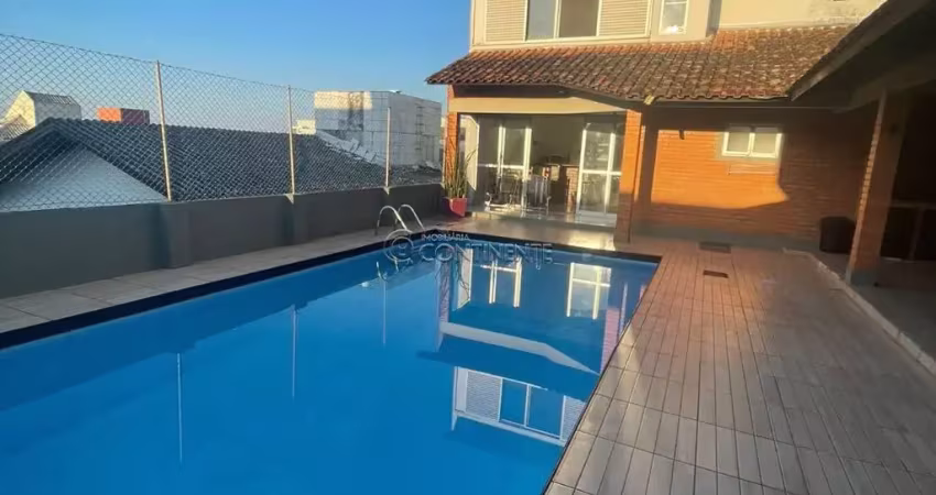 Casa ampla com piscina em coqueiros, em meio a via gastronômica - florianópolis