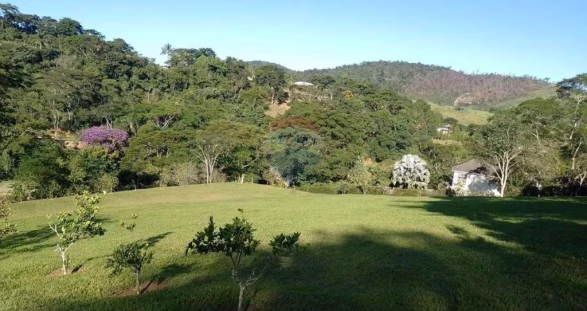 Terreno muito bem localizado em condomínio  a apenas 20 minutos de Juiz de Fora