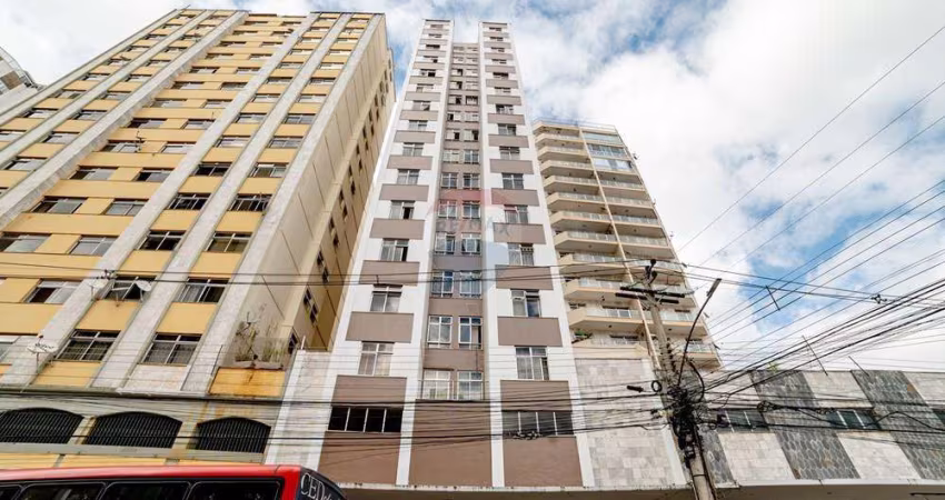 Apartamento quarto e sala na parte plana da Rua Padre Café, com elevador e portaria 24h!