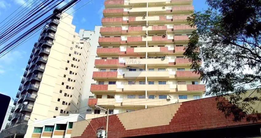 Kitnet com vaga de garagem  muito bem localizado no centro perto de tudo