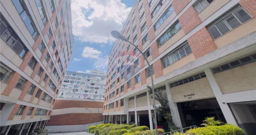 Apartamento amplo de três quartos no centro para locação