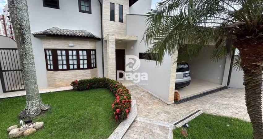 Casa com 3 Dormitórios e 1 Suíte no Córrego Grande com Piscina