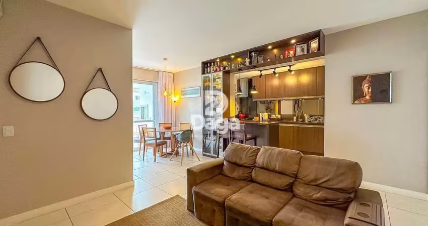 Apartamento a venda no itacorubi, sacada c/ churrasqueira a carvão.