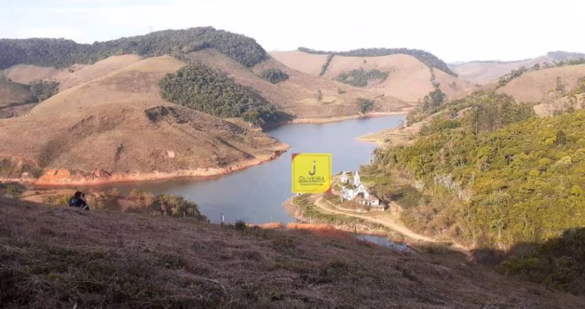 Terreno com 1.476m², em Dores do Paraibuna, em Santos Dumont-MG.