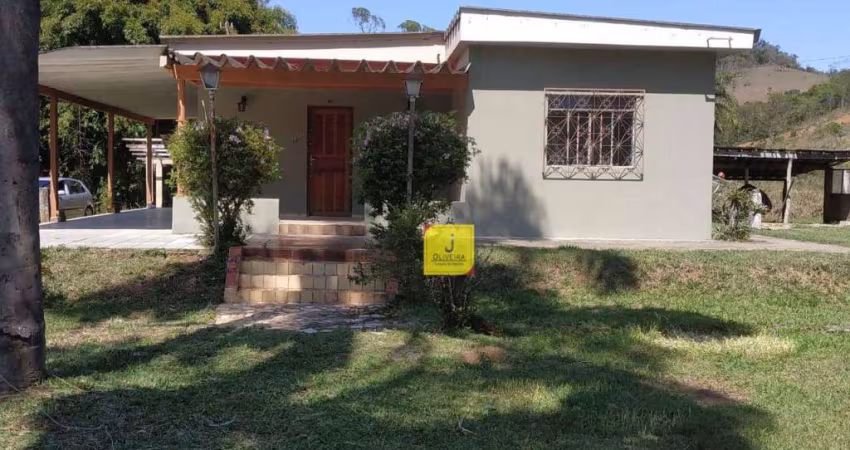 Excelente Chácara rural, com casa de 3 quartos, e terreno de 5.000m², BR-040 Km 786,  no São Pedro (com apenas 3 Kms de estrada de chão).