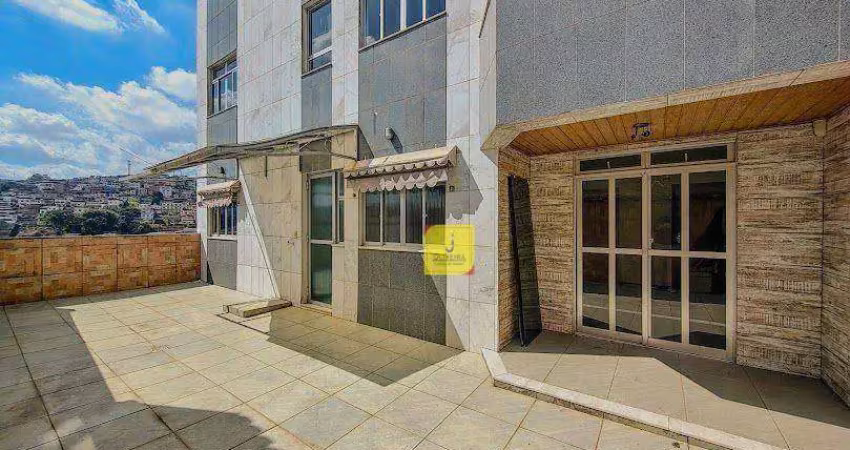 Apartamento garden com 2 quartos, 2 vagas e ampla área externa no morro da glória