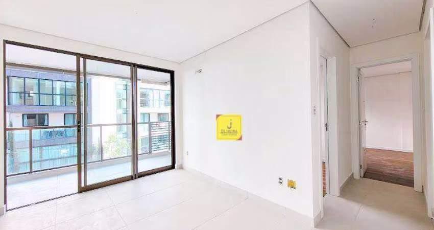 Apartamento com 2 quartos (suíte), varanda gourmet, e garagem no Cascatinha