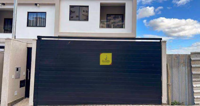 Ampla casa com 3 quartos (2 suítes), 2 vagas e quintal no Fontesville