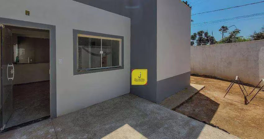 Casa individual e linear, com 2 quartos, garagem e quintal, no residencial renascença
