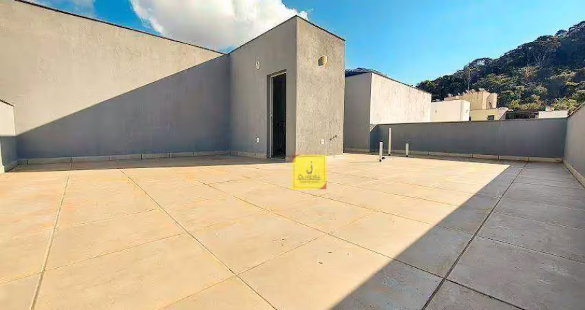 Cobertura com 2 quartos, amplo terraço com previsão para área gourmet e garagem no recanto da mata