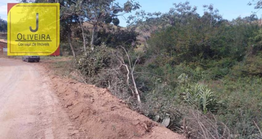 Ótima Granja, plana e sem Benfeitorias (Só terreno), e com córrego nos fundos - Na Estrada de Chácara - À apenas 3 Km's do Asfalto.