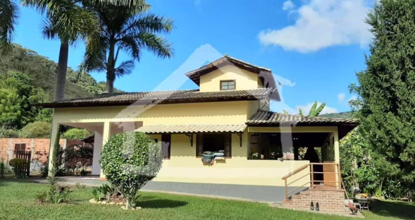 Chácara à venda, 4 quartos, 1 suíte, Curiola - Antônio Dias/MG